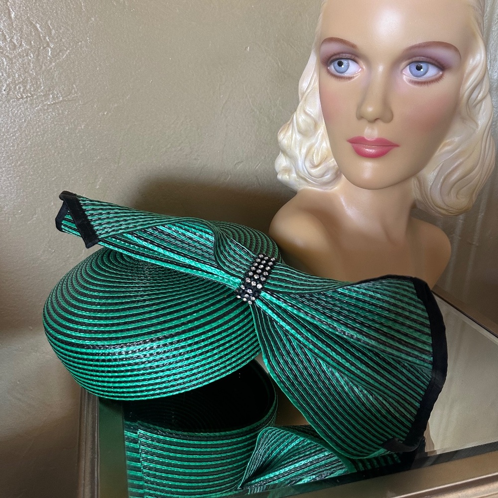 BEWITCHING 1960-70s' GREEN/BLACK STRIPED STRAW HAT WITH LARGE BOW/RHINESTONES - Picture 9 of 11